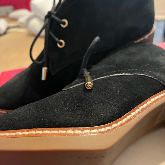 Tory Burch black suede Hilary heeled bootie - Picture 4 of 9